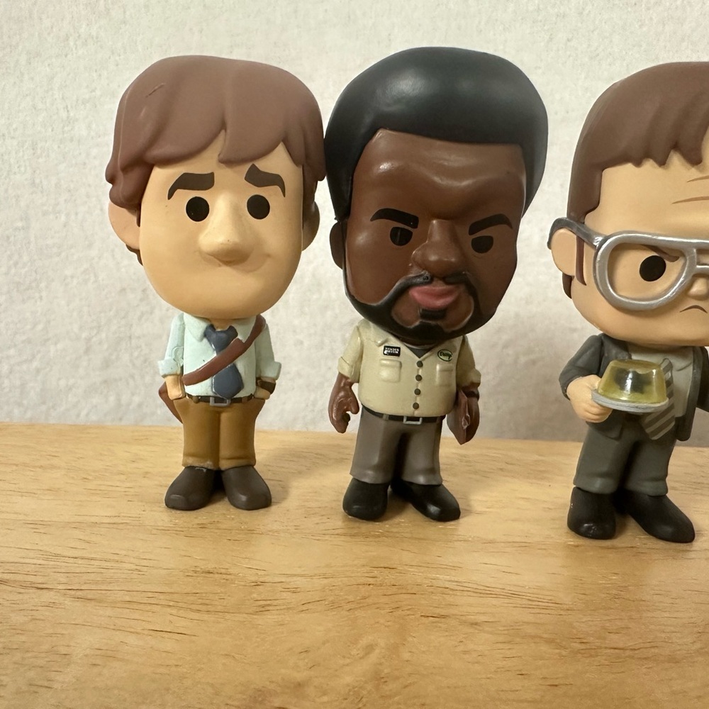 Funko Mystery Minis The Office Vinyl Figure Lot Of 6 - Dwight Kelly Jim Pam - Picture 2 of 4